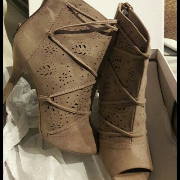 LC Lauren Conrad Shoes - Ankle shoes